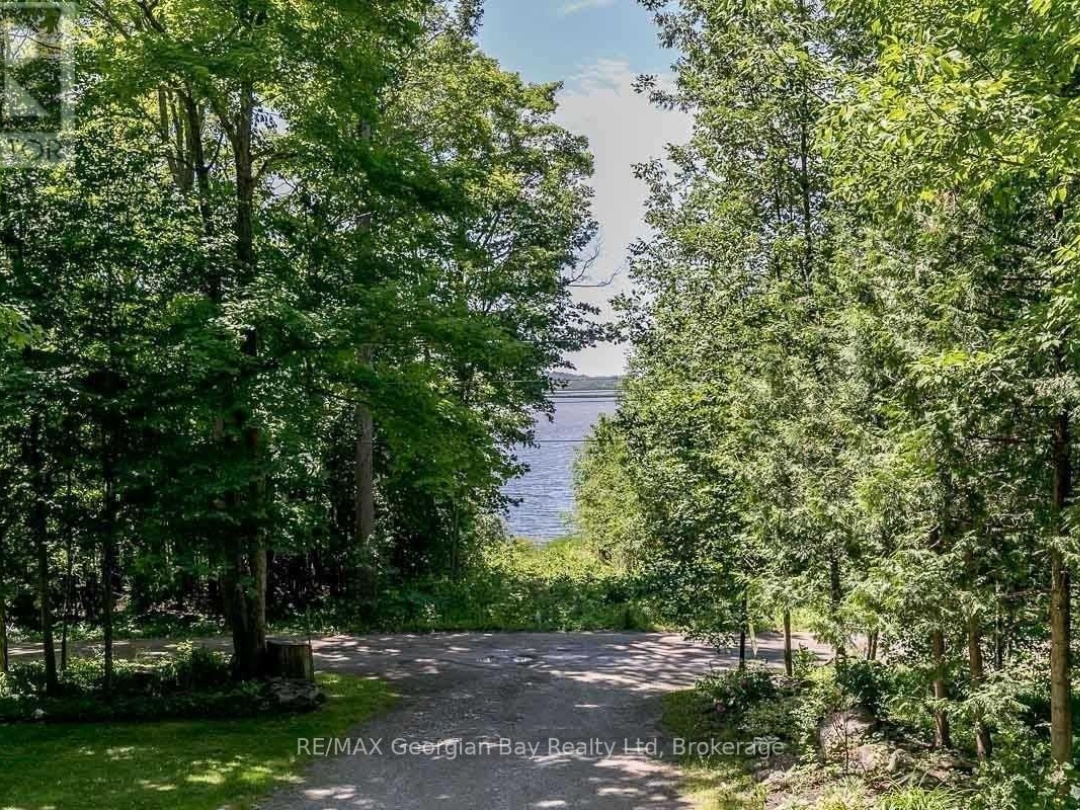 1745 TWIN OAKS CRESCENT, 