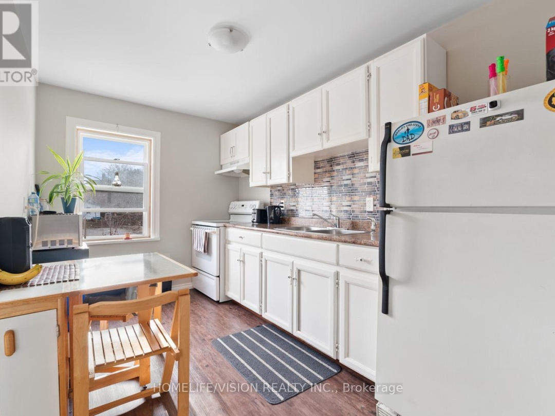 78 FRONT STREET S, 