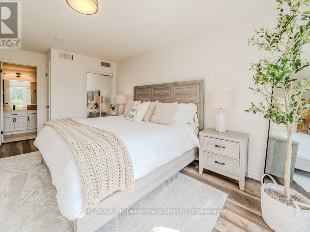 105 - 33 DEERHURST GREENS, Peninsula Lake