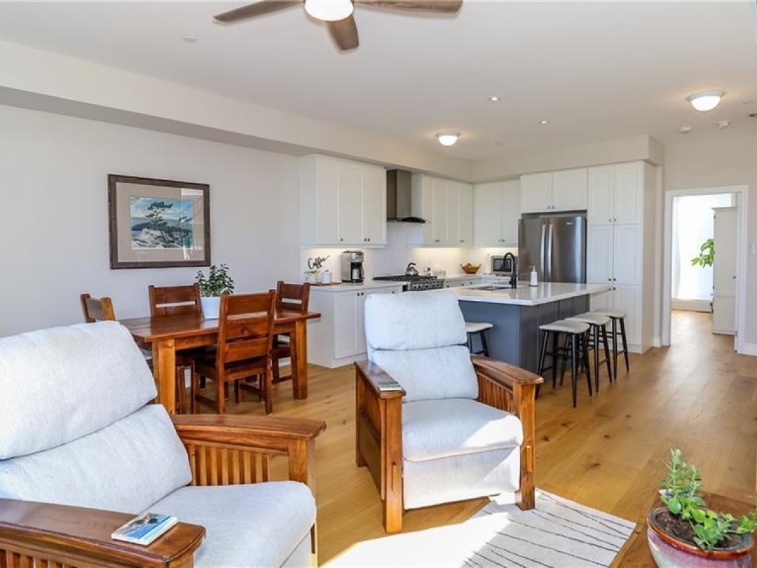 100 MARINA VILLAGE Drive, 