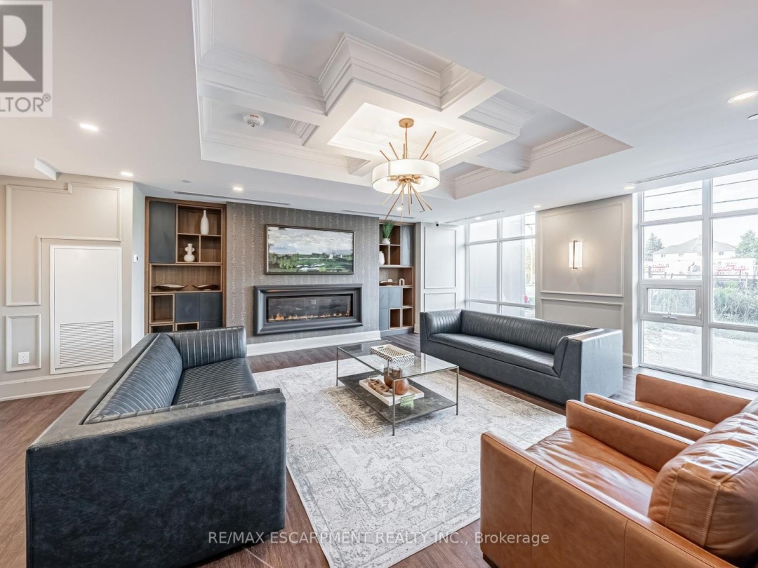 327 - 460 DUNDAS STREET E, 
