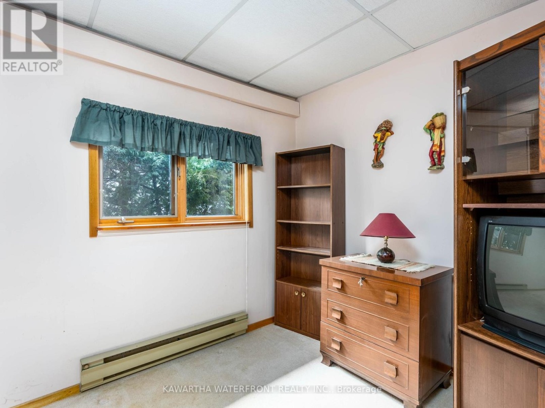 6 Oriole Road, Cameron Lake