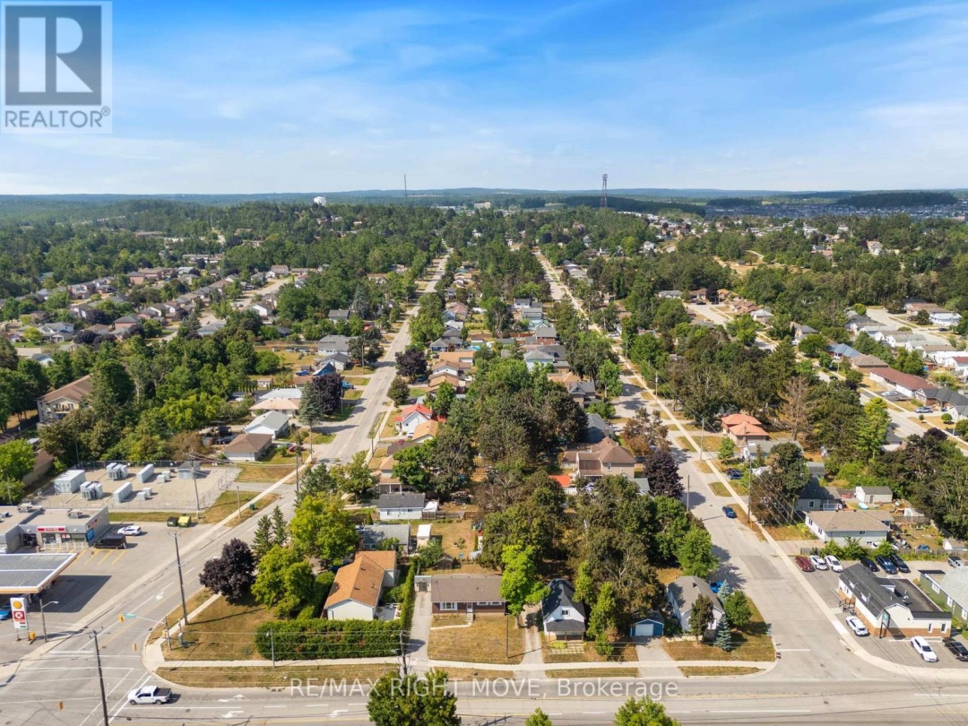 3 WESTMOUNT DRIVE N, 