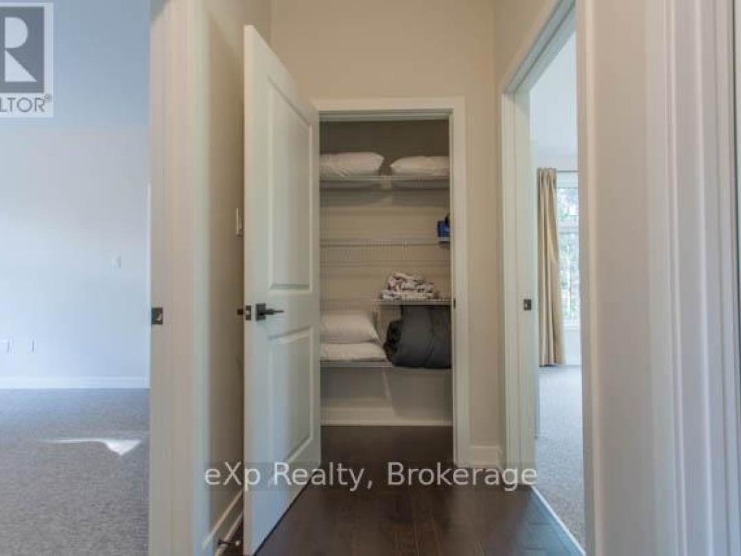 40 - 1052 GREENSVIEW DRIVE, 