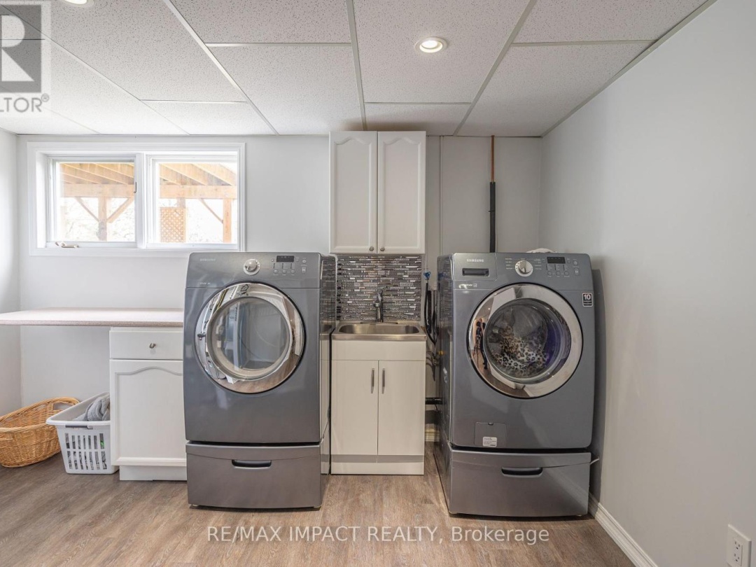 10 CEDARTREE LANE, 