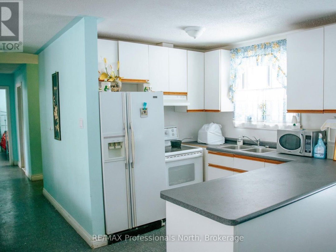 1114 RIVER HAVEN ROAD N, Muskoka River