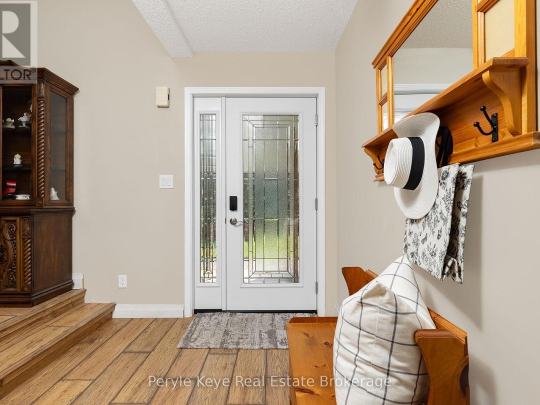 8 SHAW CRESCENT, 