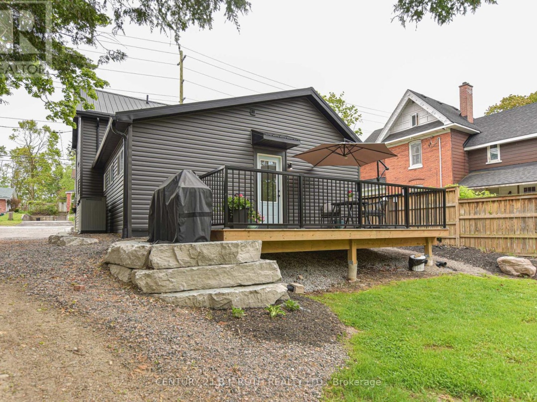 274 MISSISSAGA STREET W, 