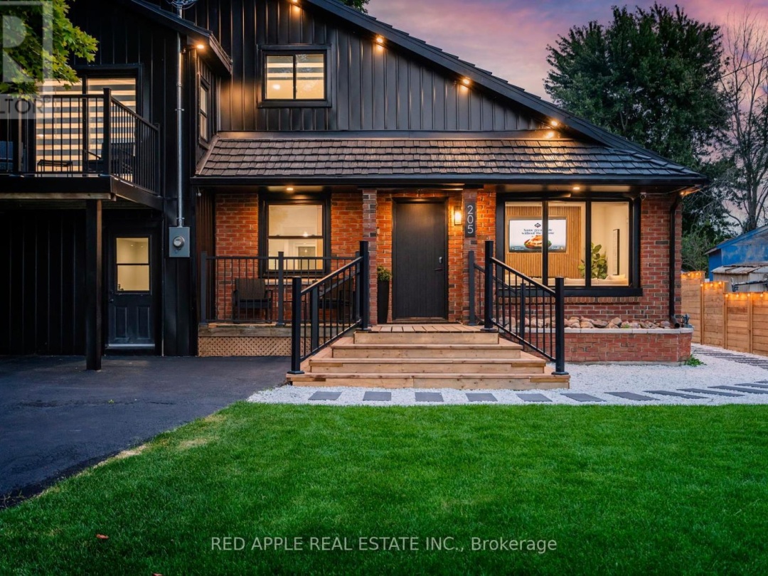 205 Hoyt Avenue, Georgian Bay