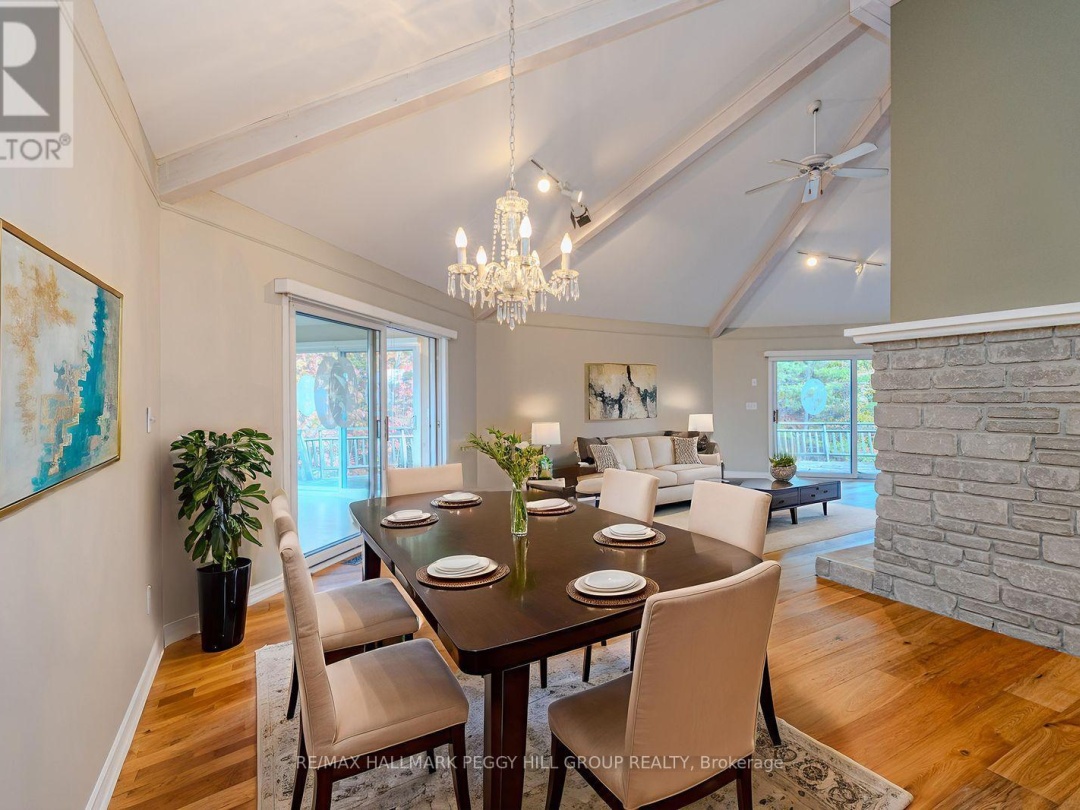 1564 HONEY HARBOUR ROAD, 