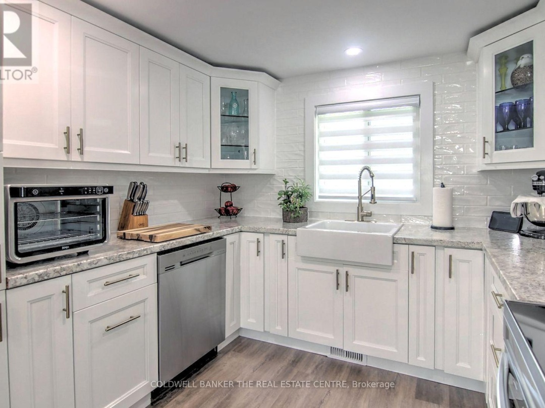 55 PRINCE STREET W, 