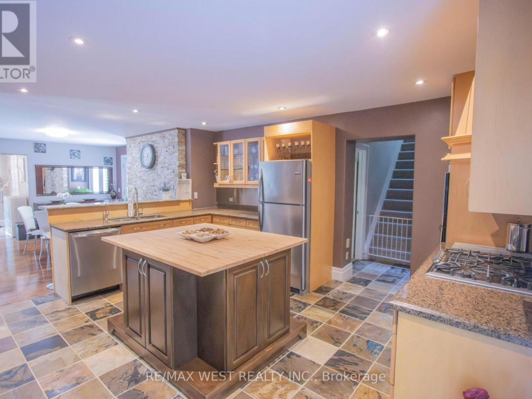 1158 LORNE LANE, 