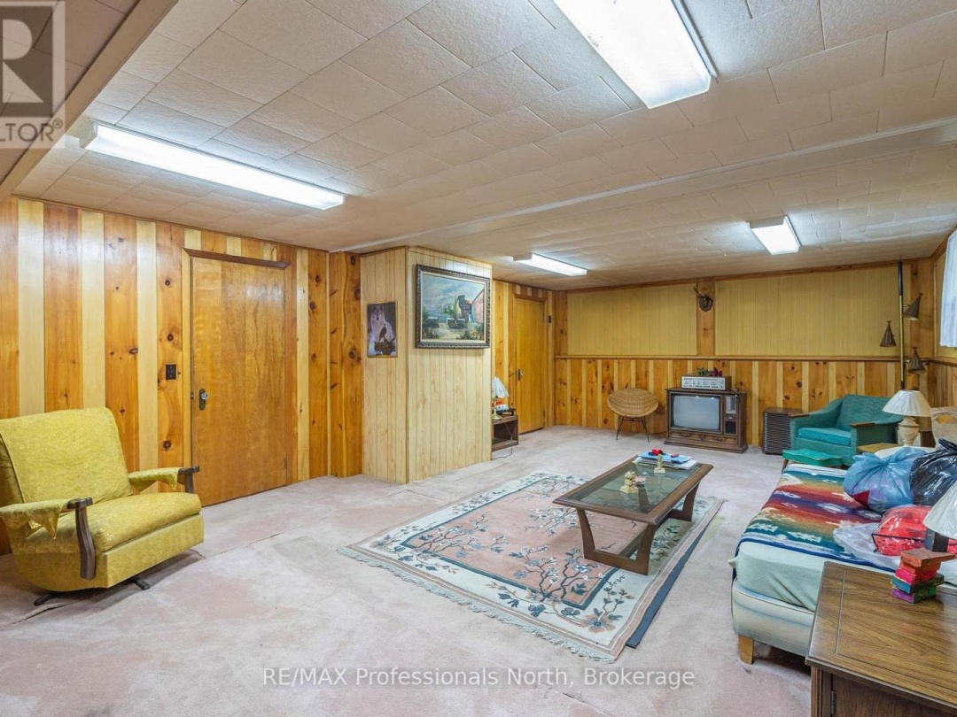 2499 KENNISIS LAKE ROAD, 