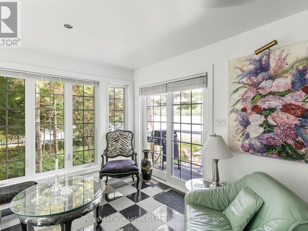 1049 NINATIGO LANE, 