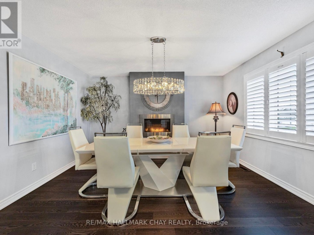 17 SOPHIE LANE S, 