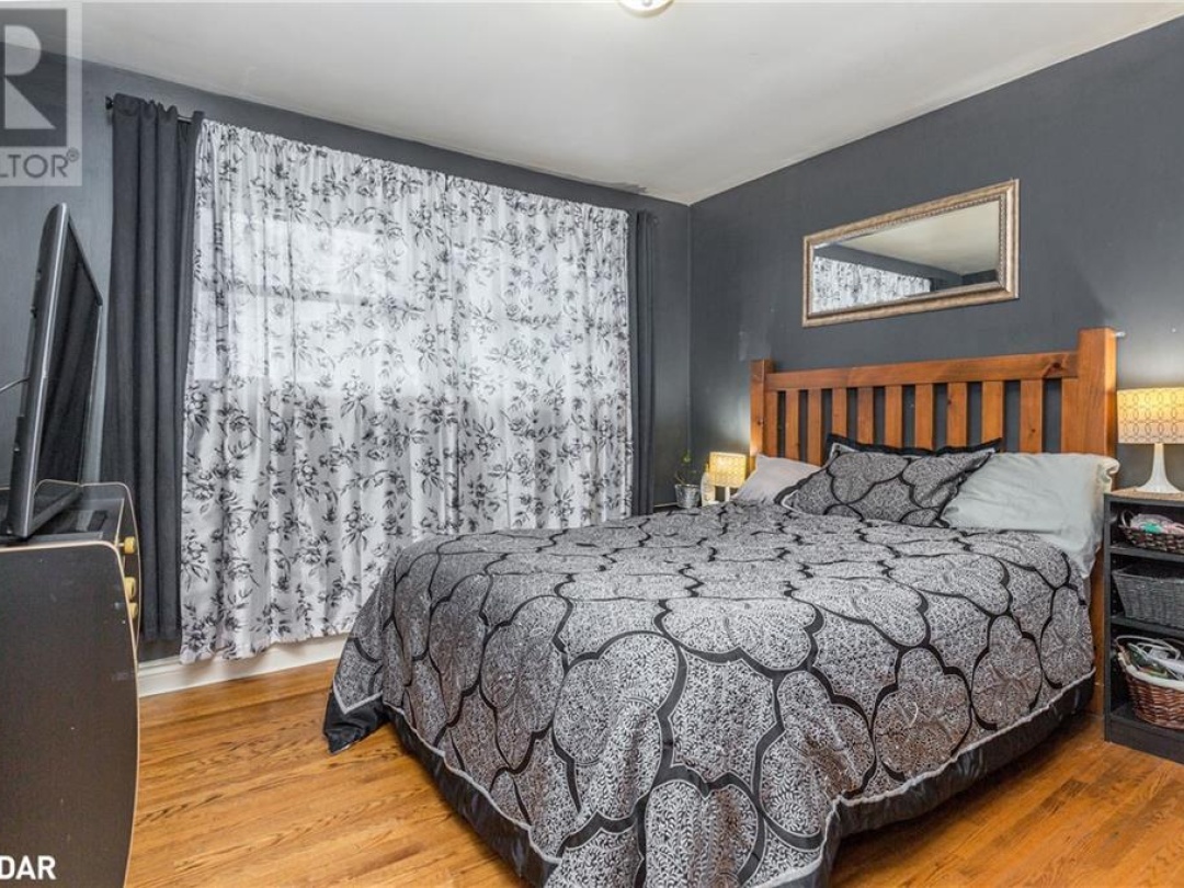 48 Brant Street W, Orillia