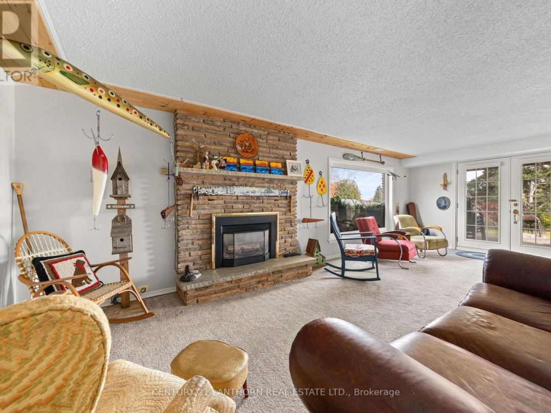 456 OLD SURREY LANE, Pigeon Lake