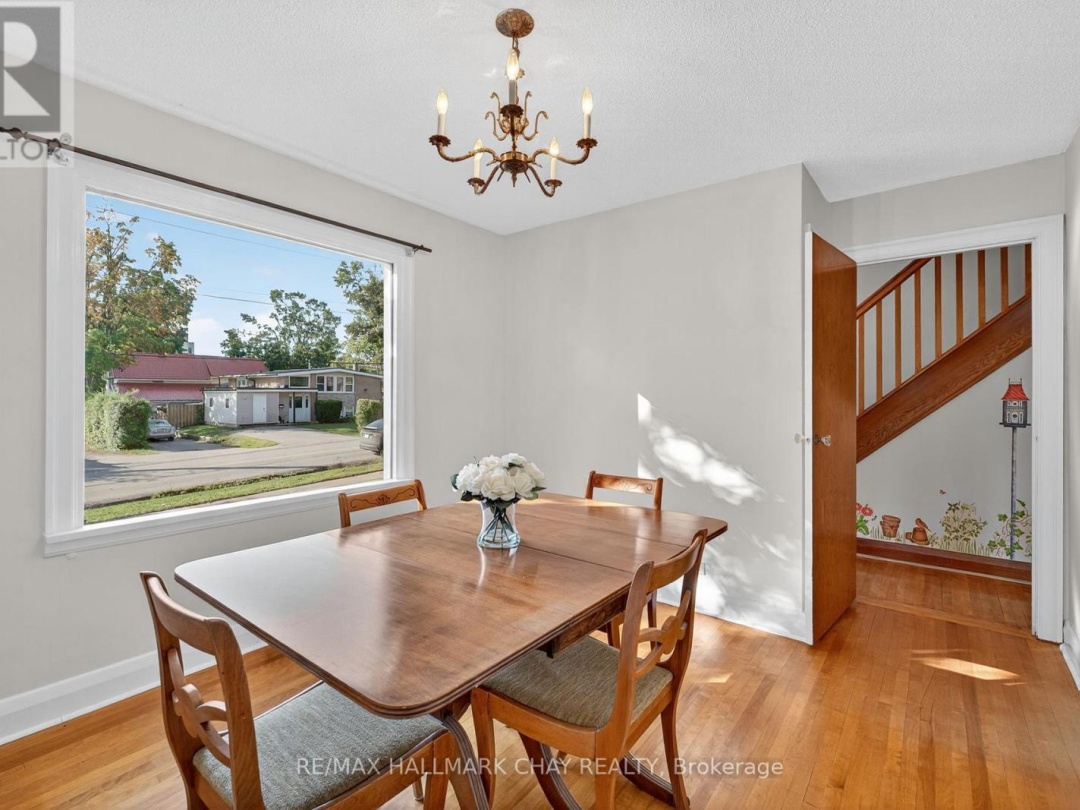 18 NORTH STREET E, 