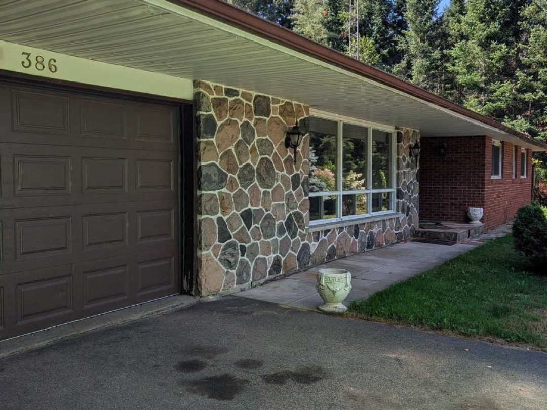 386 BEAUMONT DRIVE, 