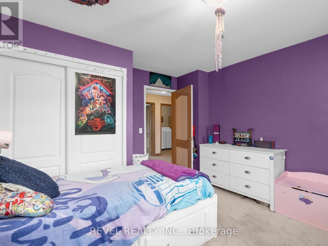 36 800 West Ridge Boulevard, Orillia