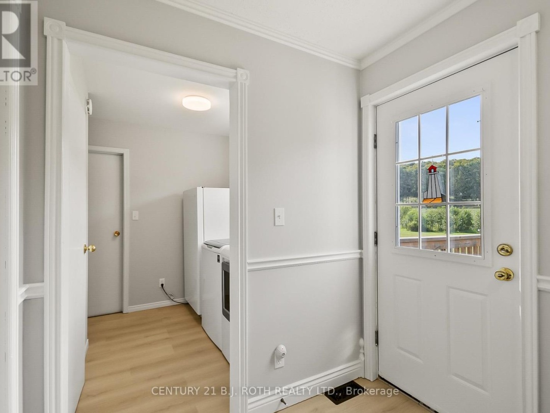 1048 OLD NORTH ROAD N, 
