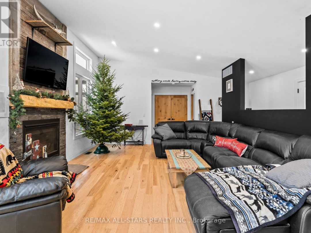 1062 NORTHLINE ROAD, 