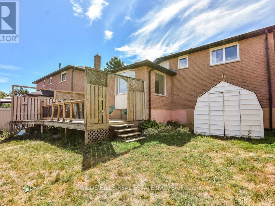 40 LAURENTIAN LANE, 