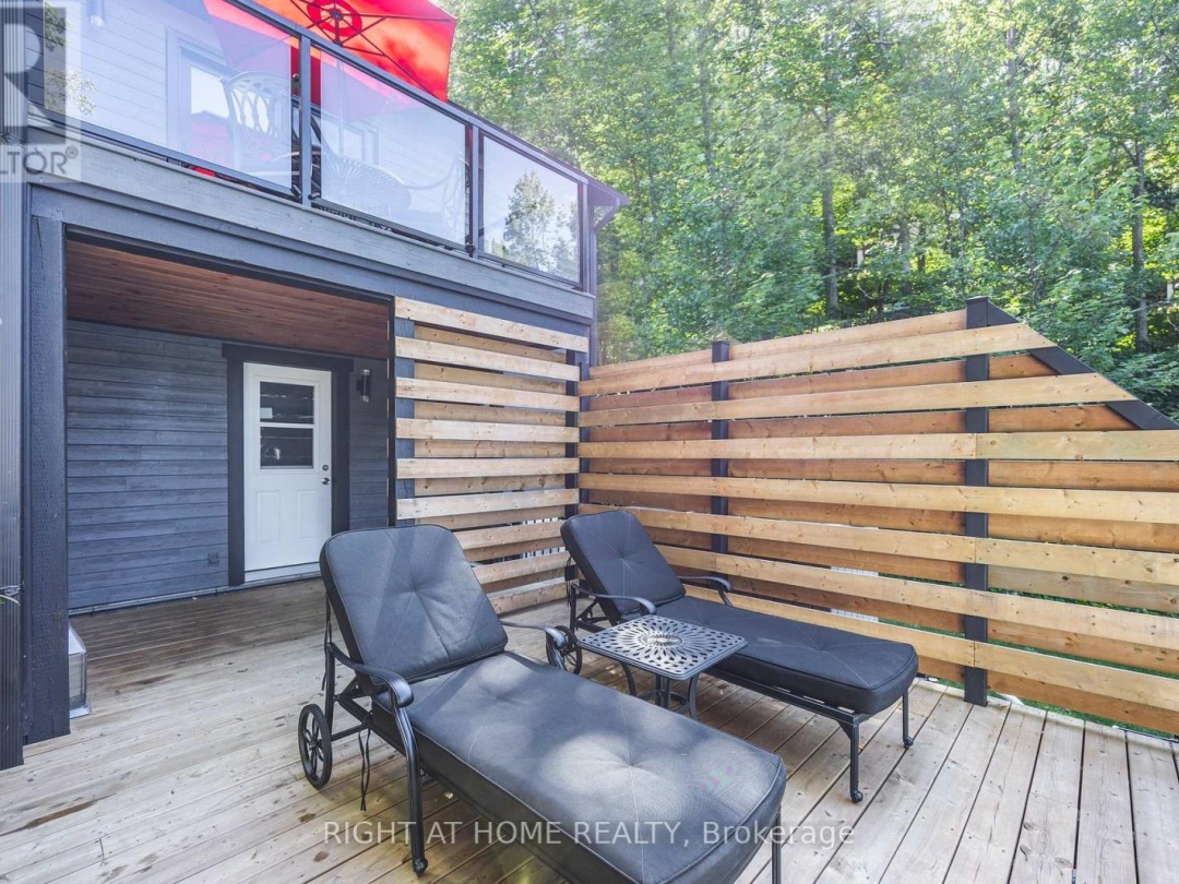 7592 East River Road, Black Lake