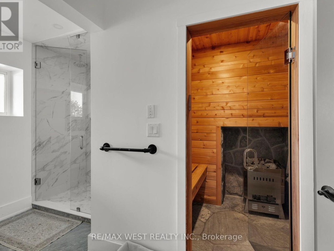 1 1331 South Monck Drive, 