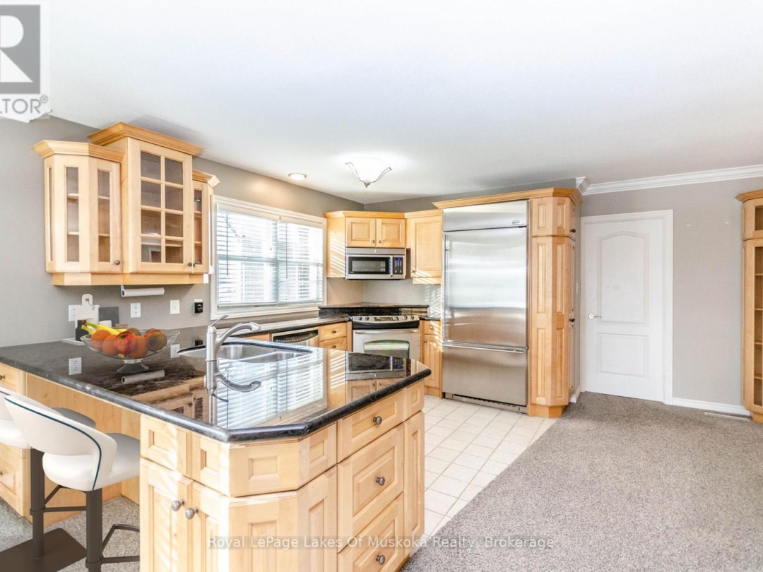 201 24 Ontario Street, Muskoka River