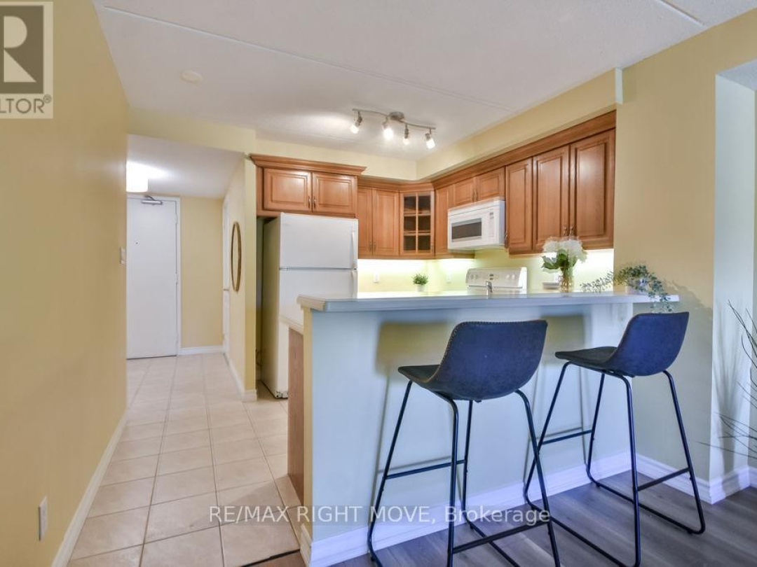 313 - 486 LACLIE STREET, 