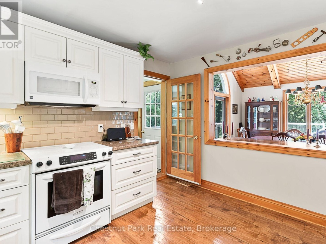 1003 Arnott Lane, Redstone Lake