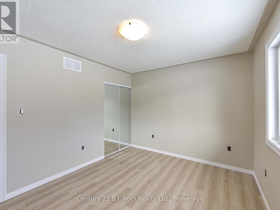 3382 Azcona Avenue, Severn