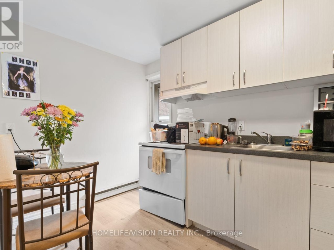 78 FRONT STREET S, 