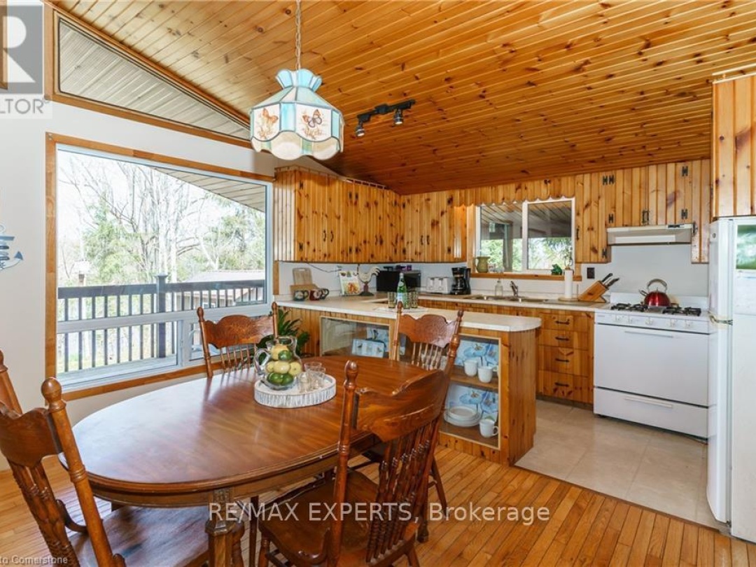 86 Stoney Road, Manitouwabing Lake