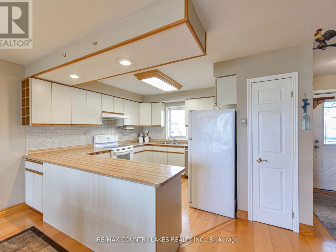 2102 Lakeshore Drive, Lake Simcoe