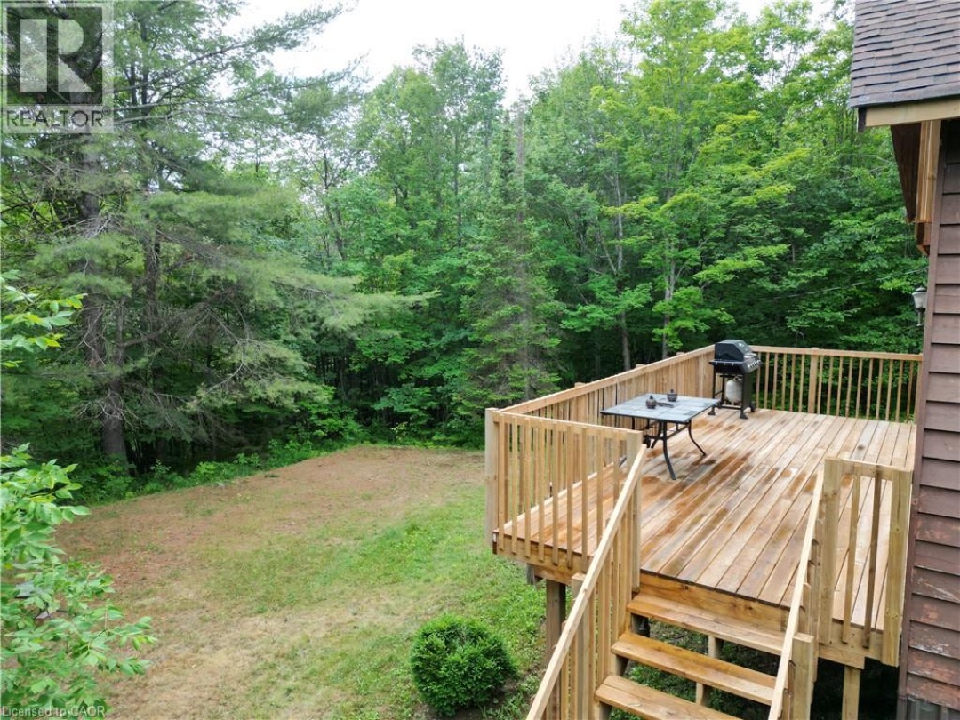 1044 ENGLISH Circle, 