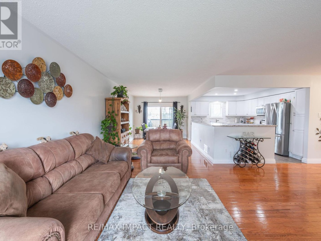 10 CEDARTREE LANE, 