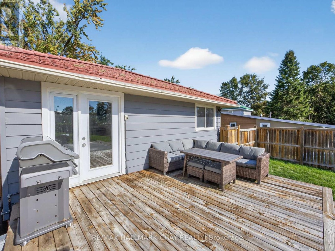 67 SIMCOE STREET, 