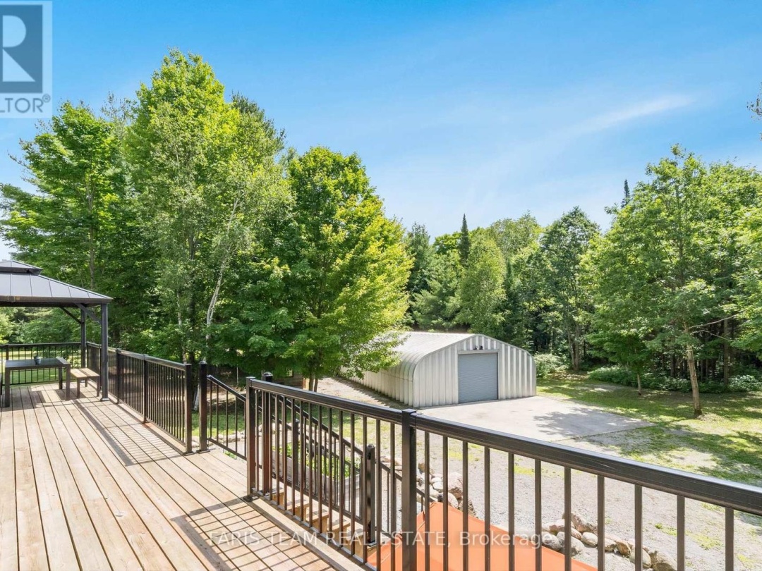 151 Mount Saint Louis Road E, Coldwater Lake