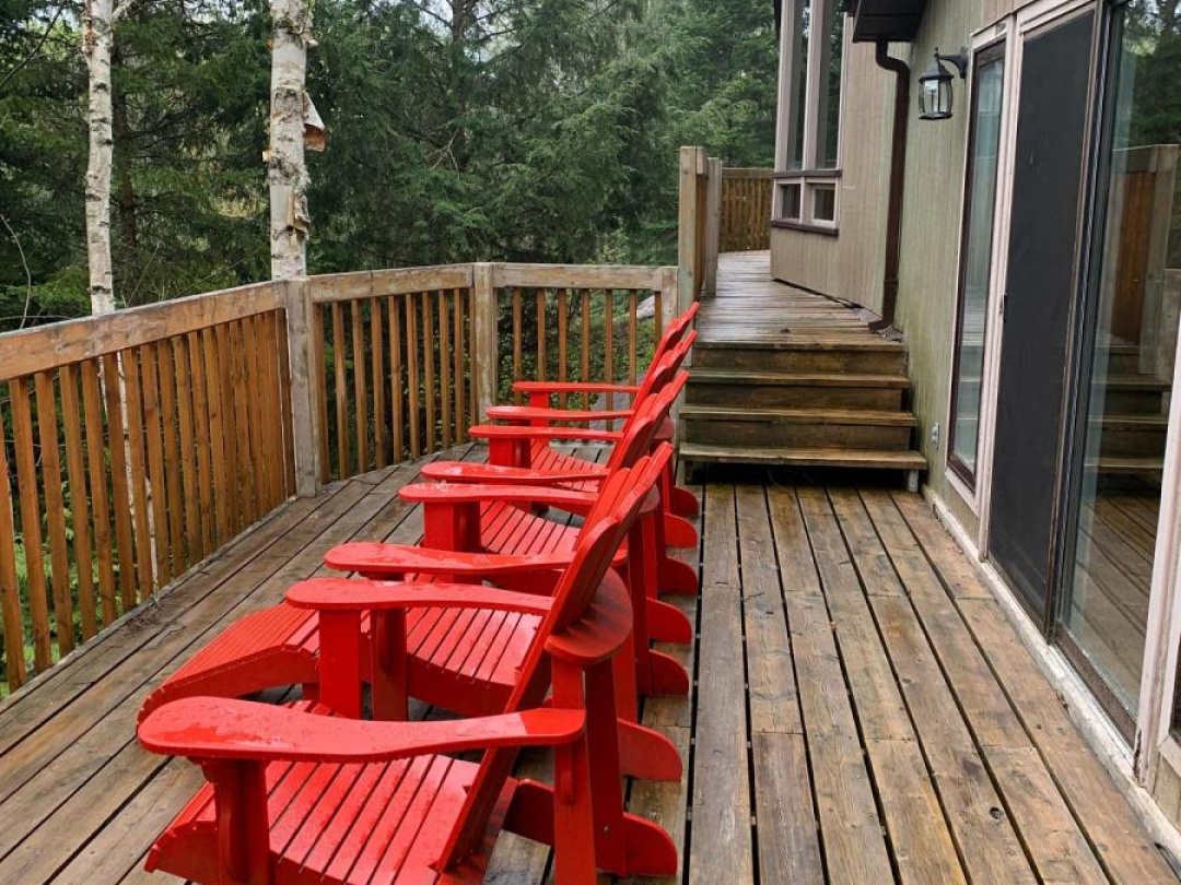6213 Kennisis Lake Road, Kennisis Lake
