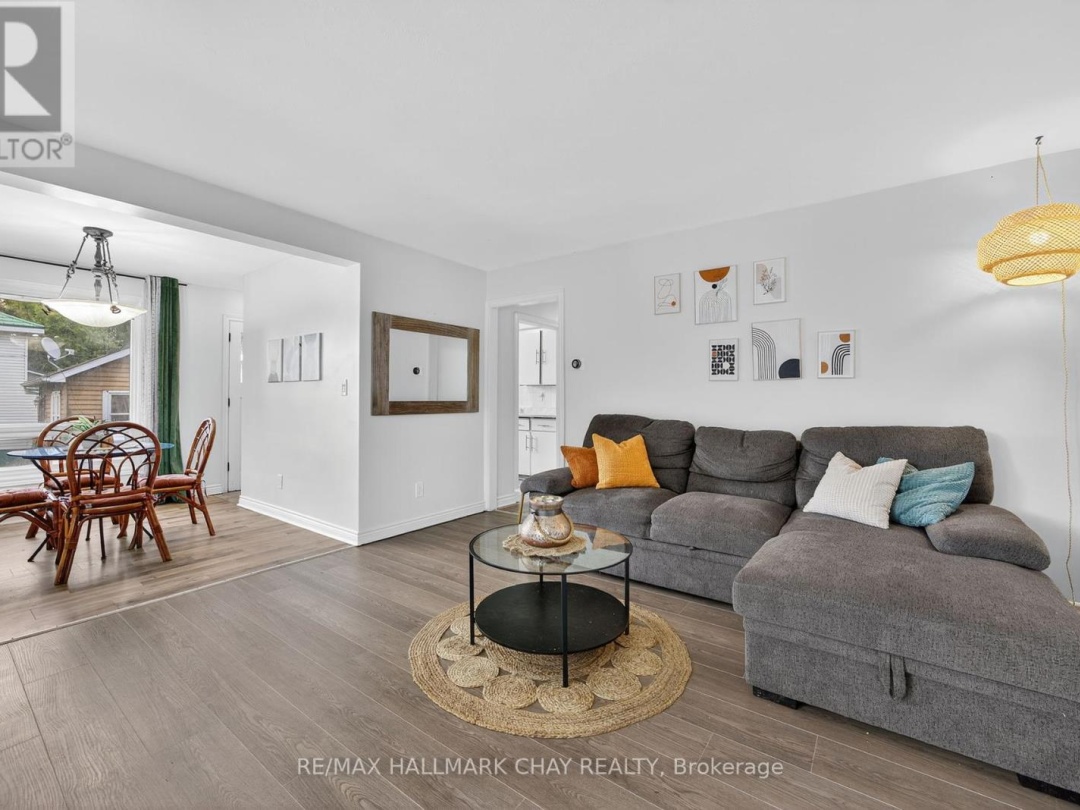 67 SIMCOE STREET, 
