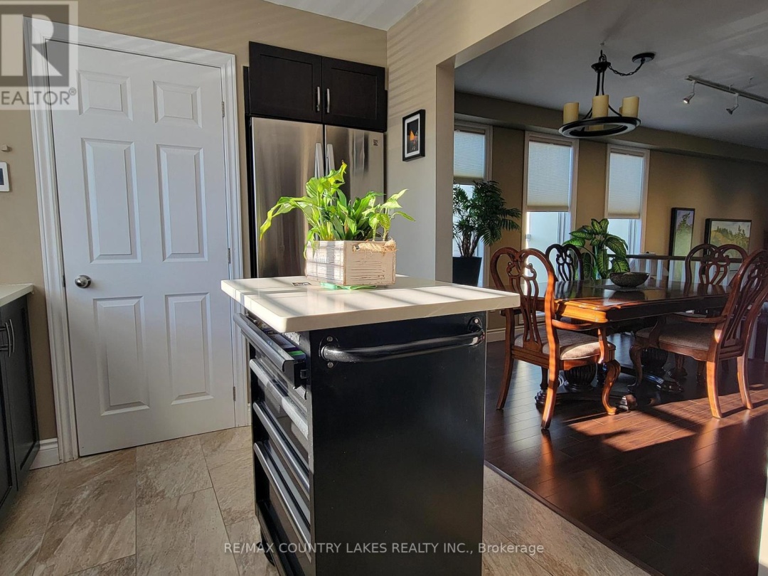 11 - 4 PARADISE BOULEVARD, 
