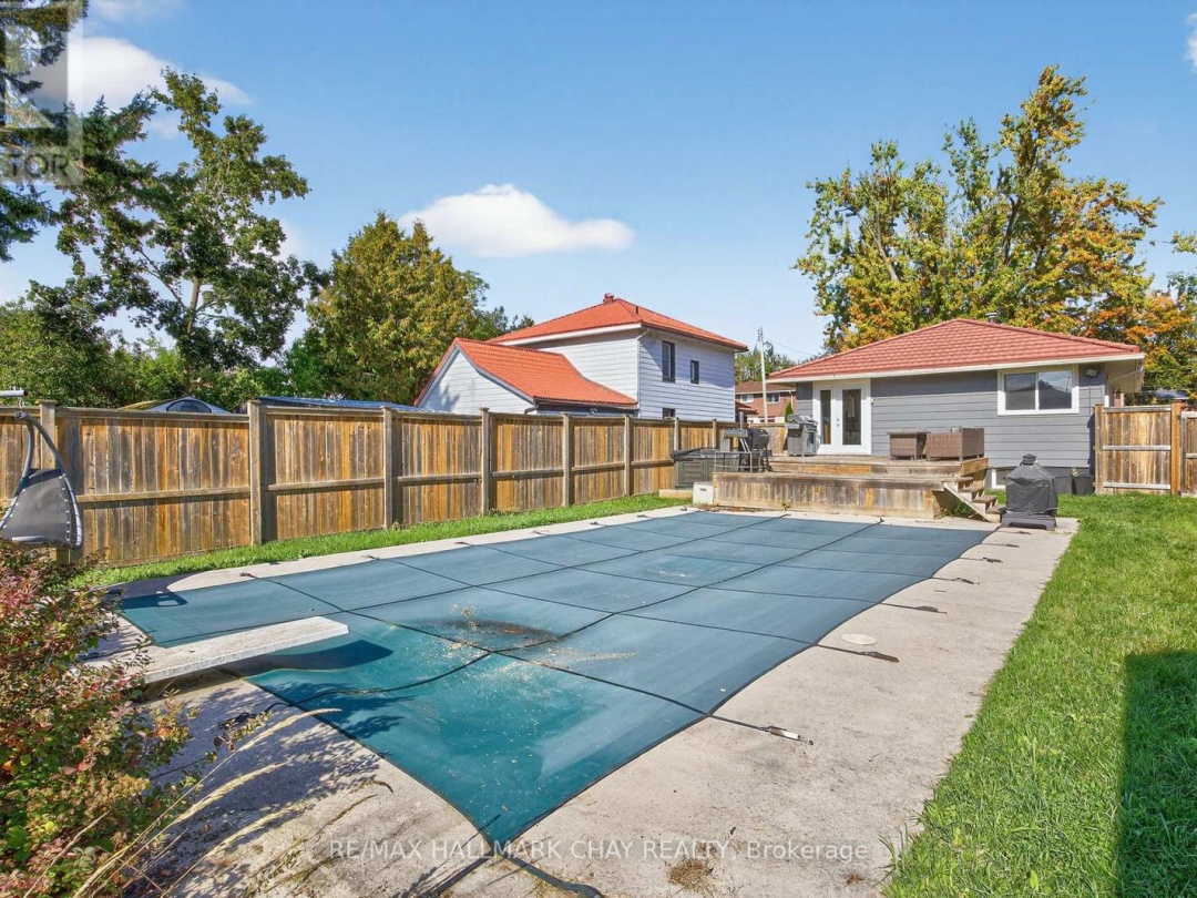 67 SIMCOE STREET, 