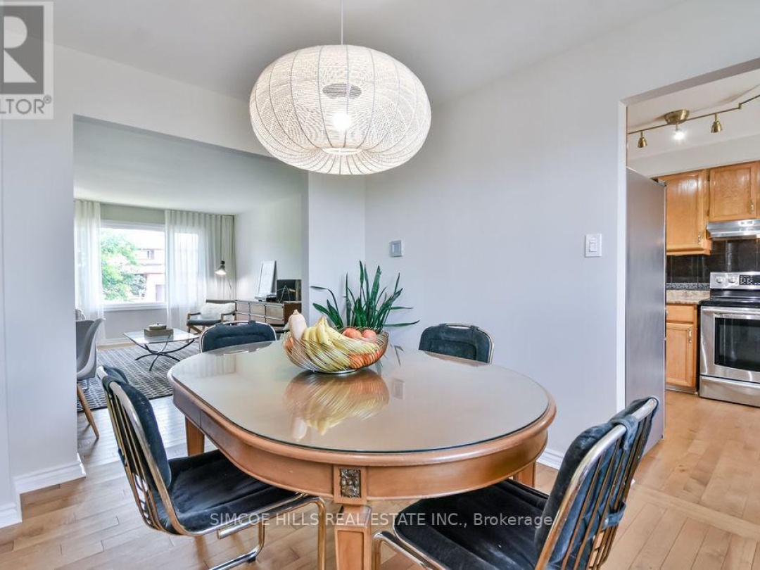 40 LAURENTIAN LANE, 