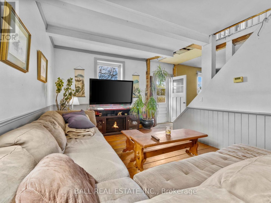 589 COUNTY ROAD 8, 