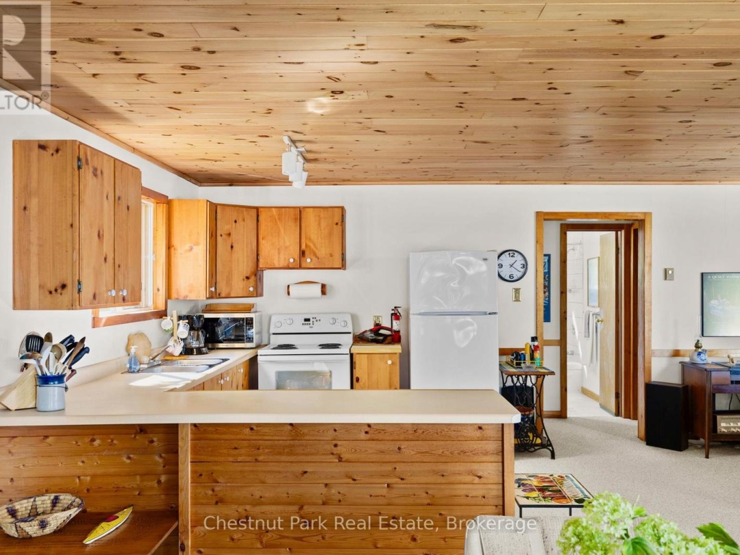 10 TAYLOR (26LM10) ISLAND, 