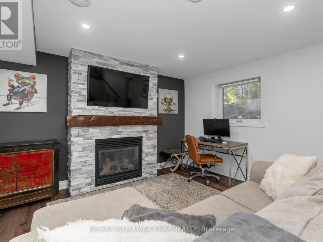 1 IROQUOIS RIDGE,