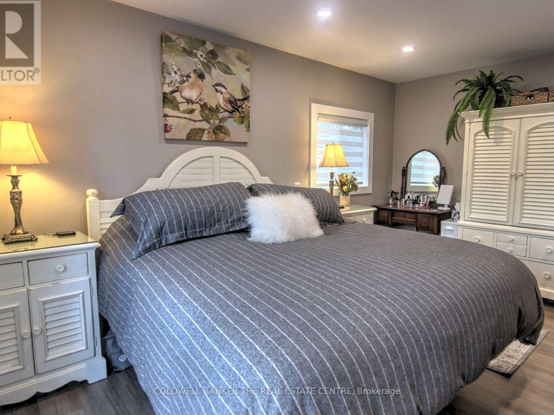 55 PRINCE STREET W, 