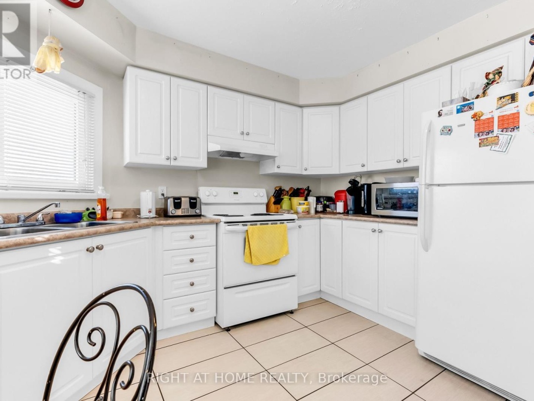 32 MATCHEDASH STREET N, 